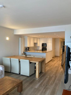 'Eindhoven' - Luxury Family Apartment with Seaview